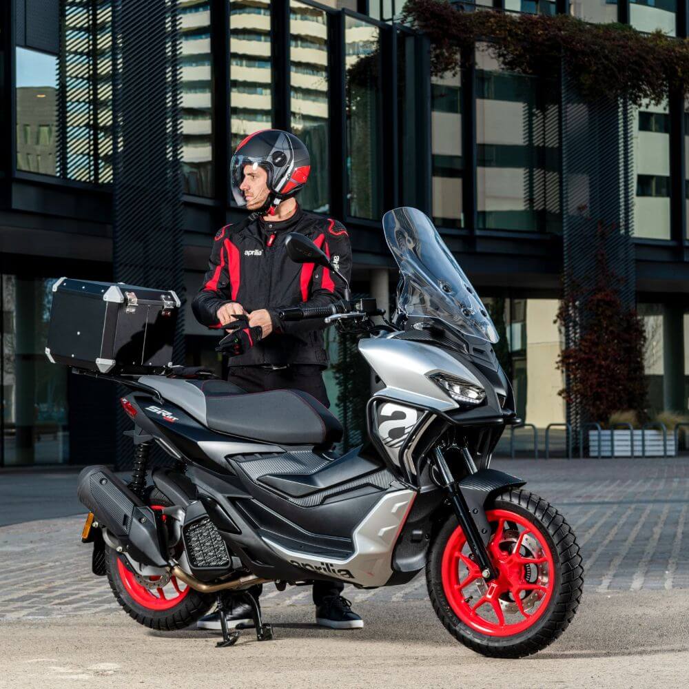 1816150-2500x1666-desktop-hd-aprilia-sr-gt-200-background-photo